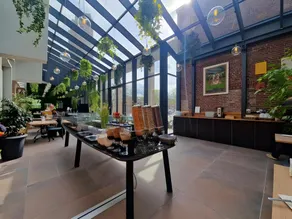 Chasse Residency Hotel - Image 2