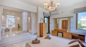 Luxurious Villa with pool - Image 2