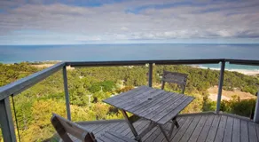 Chris's Beacon Point Restaurant & Villas - Image 4