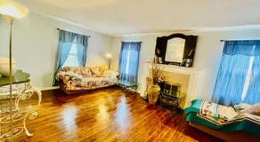 Studio with private entrance and parking - Image 2