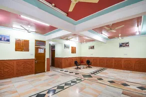 SPOT ON Hotel Red Tomato - Image 4