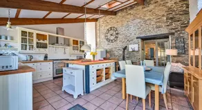 Polean Farm Old Farmhouse - With Large Jacuzzi, Games Room, Near the Sea and with Free Access to a Nearby Pool - Image 4