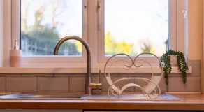 Bumble Bee Cottage Witney Serviced accommodation - Image 5