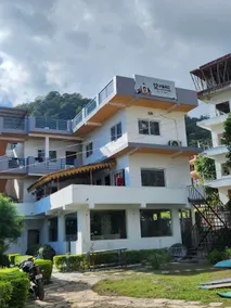 12 Monks Hostel Rishikesh - Image 2