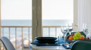 Nuovo Appartamento sulla spiaggia con larga terrazza di 70 mq e posto auto privato - Image 4