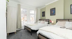 Open Mind Property - 16 Guests & Free Parking - Image 2