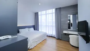 My Dream Hotel - Image 2