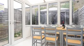 Open Mind Property - 9 Guests & Free Parking - Image 5