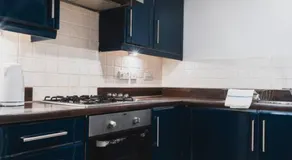 Modern 2-Bed Near Braehead - Image 4