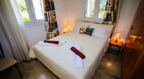 Charming Country House Just Steps from Everything - Image 2