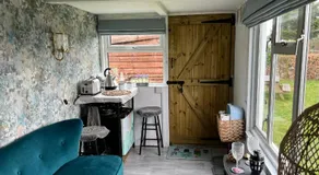 Bothy hut - Image 3