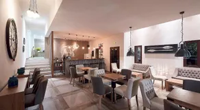 Glavas Inn Hotel - Image 2