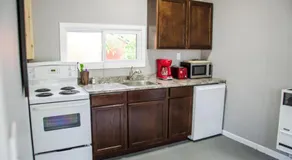 Westlake Bloomfield Cottage - Image 3