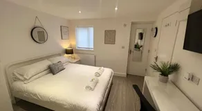 8 Studio cosy loft 50m to Airbus bus stop 20m - Image 2