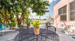 Carlota Guest House - Image 2