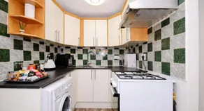 Elegant Flat 2 Min Walk to Watford Junction - Image 4