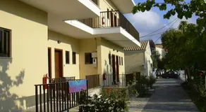 The 3 Little Pigs apartments - Image 3