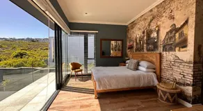 Luxury Home located on Pinnacle Point Golf Estate - Image 2