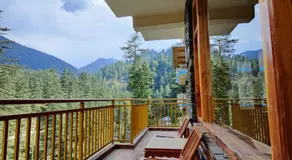 The Woodpecker Inn Jibhi - Image 2