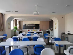 Starway Hotel Yulin Railway Station Square - Image 5