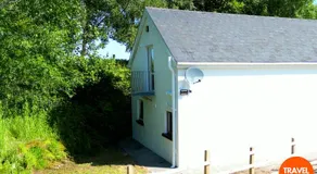Heartbeat Cottage By Travel Lets Holiday Homes Letterkenny With Private Ensuite Rooms & Garden - Image 3