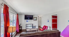 Huge family home in Centennial with five bedrooms large yard and plenty of parking - Image 2