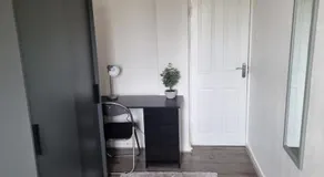 Cosy Near town - Image 2