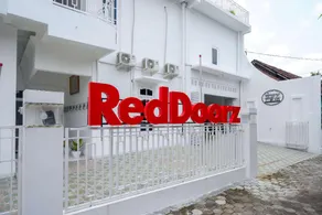 RedDoorz Syariah at Omah Putih Godean - Image 5