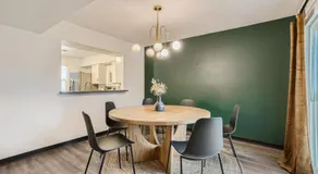 Stylish Townhouse Retreat - 15 min to DT - Image 4