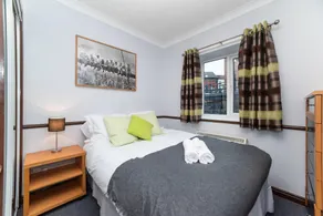 Newcastle Quayside City Centre 2 Bedroom Apartment 9 - Image 5