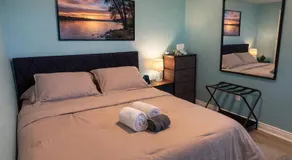 Hot Tub, Walk to Caesars, Free Parking, Sleeps 8 - Image 2