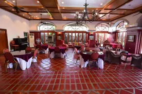 Tahanan Lakeview Hotel - Image 4