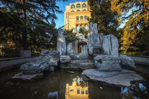Xinjiang Plaza Jiabin Building - Image 4