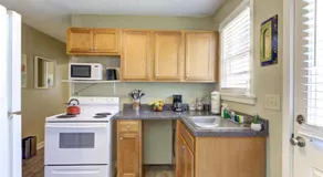 Peaceful Retreat in Gated Midtown Community - Image 5