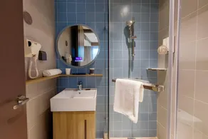 Home Inn Neo Shenzhen Nanshan Coastal City Nanyou Metro Station - Image 2