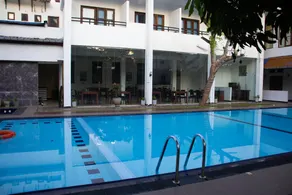 Woodnest Windmill Beach Hotel - Image 4