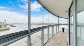 Spacious 2-Bed 2Bath Riverside Apartment with River Views Greenwich London - Image 3