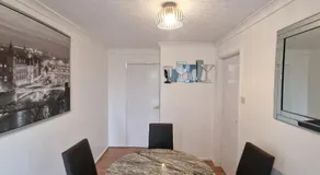 Detached 3 Bedroom House in Leicester with Private Parking - Image 5
