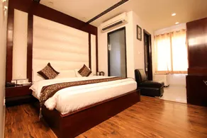 Hotel Seven Junction - Image 2