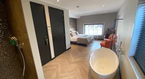 Harbour Suites Boutique Hotel - Image 3
