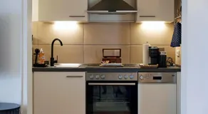 Appartement R B à l'aéroport de Hambourg I 4 personnes I Cuisine I Lave-linge-sèche-linge I Netflix - Image 2