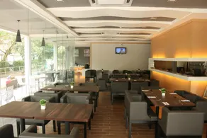 Ritz Suites - Image 5