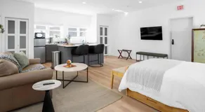 Chic Studio Close to Harbor Point - Image 2
