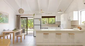 Boutique Beach Stay Pet Friendly Great Location - Image 3