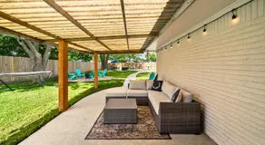 Pool 5 Star Large Deer Park home Super Host - Image 4