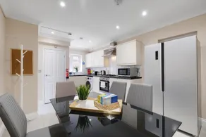 Stylish 4-bedroom, 2-Bathroom Home in Brightside Avenue - Image 3