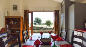 Amber Cabin - Image 2