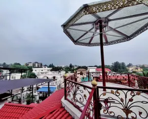 The Courtyard - Image 3