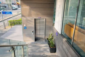 Amrise Hotel Kitchener - Image 2
