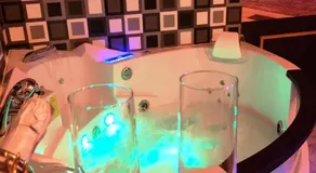UNDERGROUND Jacuzzi Rooms - Image 4